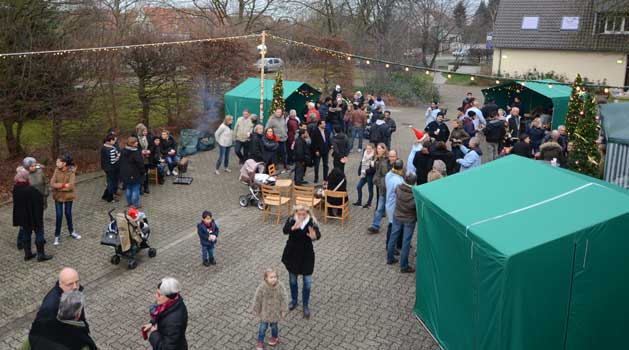 Der kleine "Festplatz" beherbergte viele Besucher - Foto: SN