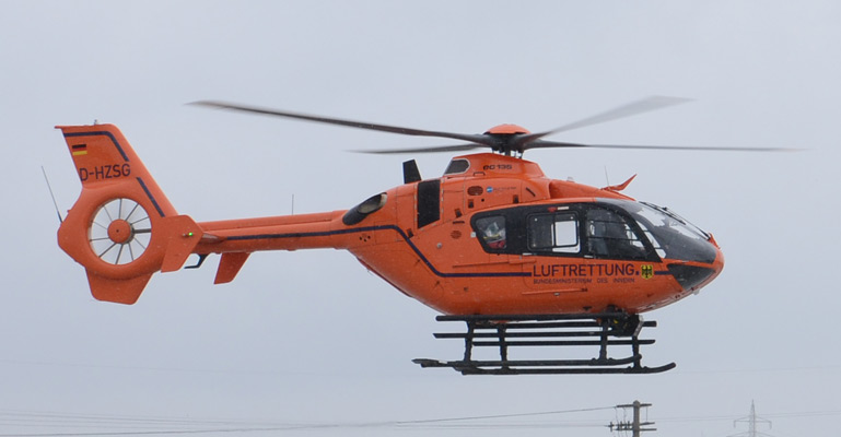 Auffahrunfall mit drei beteiligten Fahrzeugen auf der A 7 – Rettungshubschrauber im Einsatz