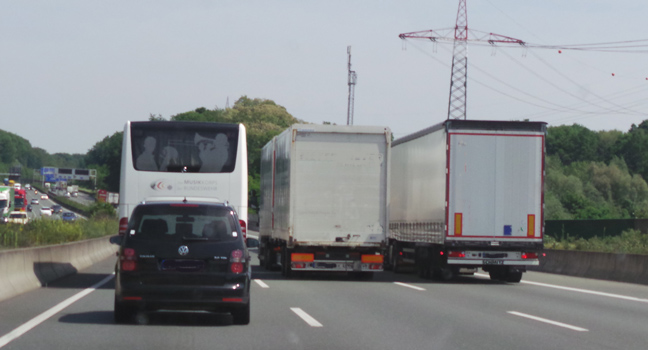 Der Pfingsturlaub beginnt im Stau