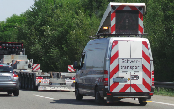 Vorbereitende Arbeiten für Groß- und Schwertransporte auf der A 2