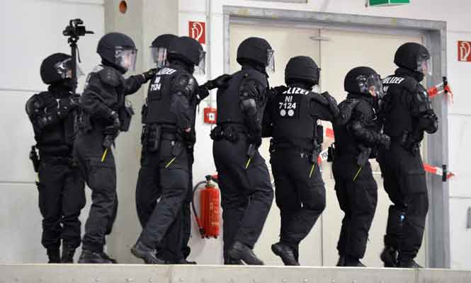 Bundespolizei überwältigt Mann mit Waffe im ICE nach Hannover