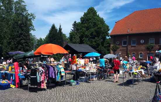 Hofflohmarkt der Samos-Freunde auf dem Hof Falkenhagen