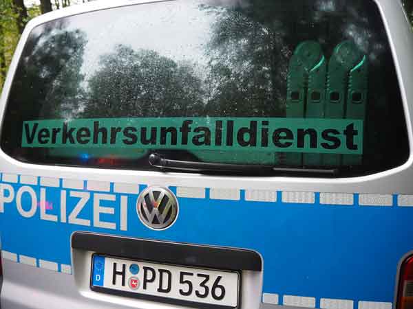 Unfall zwischen Stadtbahn und Transporter in Alt-Laatzen – eine Leichtverletzte