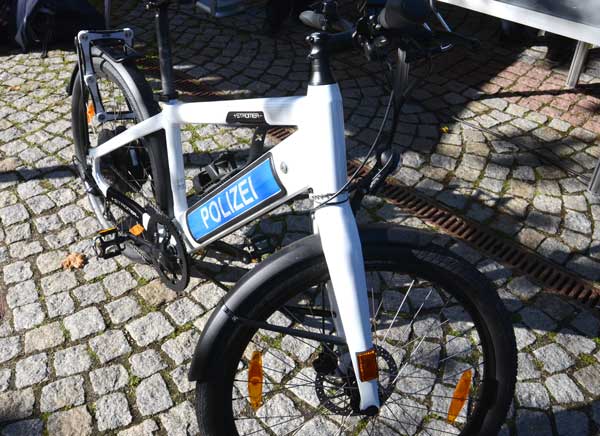 Kontrolle neuer Vorschrift: Fahrradstaffel der Polizei Hannover kontrolliert in Anderten