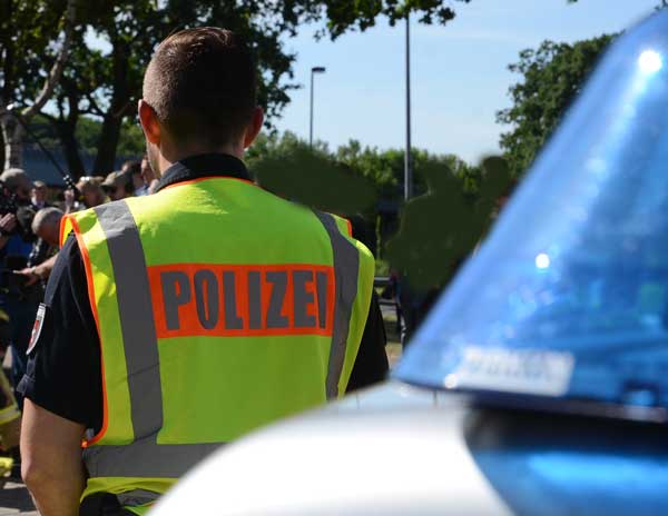 Hühnerkot in Uetze auf die Straße geflossen – Unfall verursacht