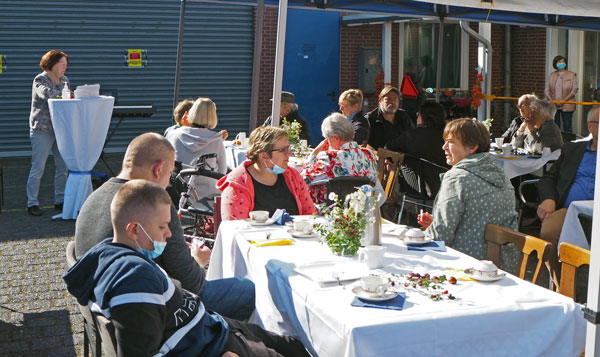 20 Jahre Tafel in Sehnde – Feier mit langer Kaffeetafel