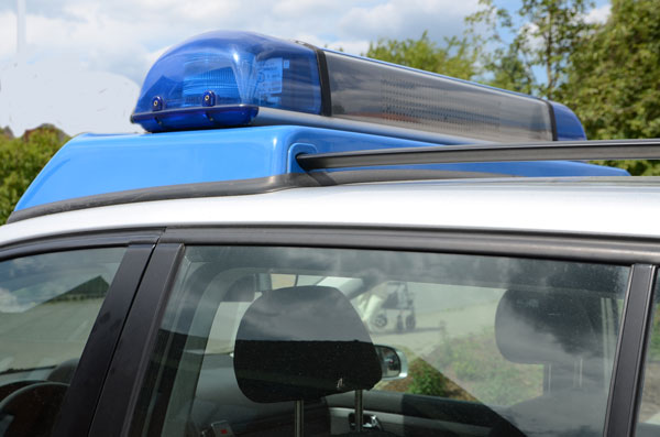 30-Jähriger traktiert Auto in Lahe mit Baseballschläger und bedroht den Fahrer mit Messer