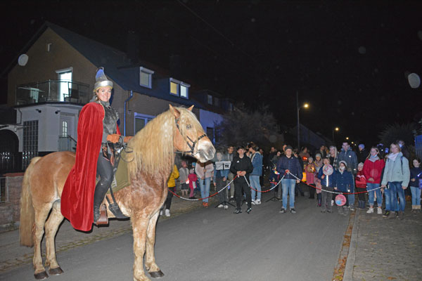 Martinsumzug mit Ross und Reiter in Sehnde