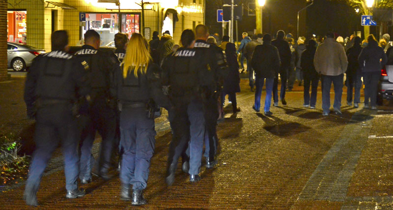 Polizei stuft „Spaziergang“ in Sehnde als Versammlung ein – Handgemenge in der Mittelstraße