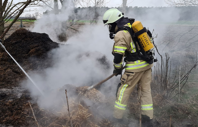 Spaziergängerin bemerkt Rauch: Feuerwehr rettet Kaninchen aus Ställen