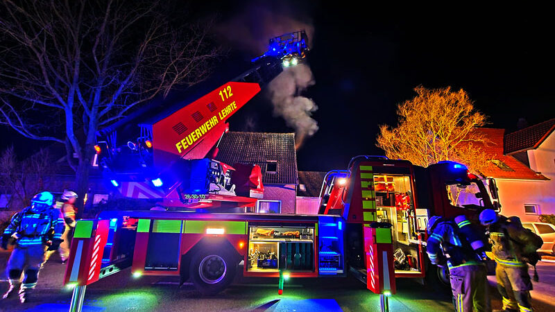 Feuerwehren aus Lehrter Stadtgebiet verhindern ausgedehnten Dachstuhlbrand