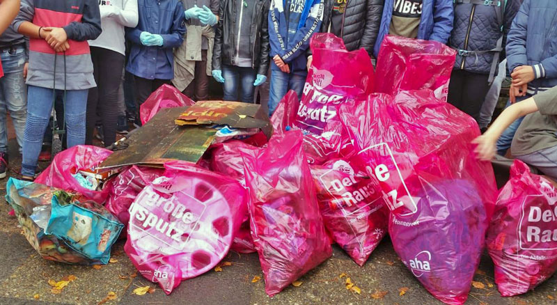 Müllsammelaktion des Stadtmarketings „Lehrte putzt sich raus“ 2022