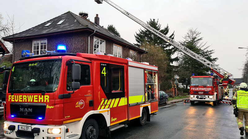 Starke Rauchentwicklung in Arpke ist ein Schornsteinbrand