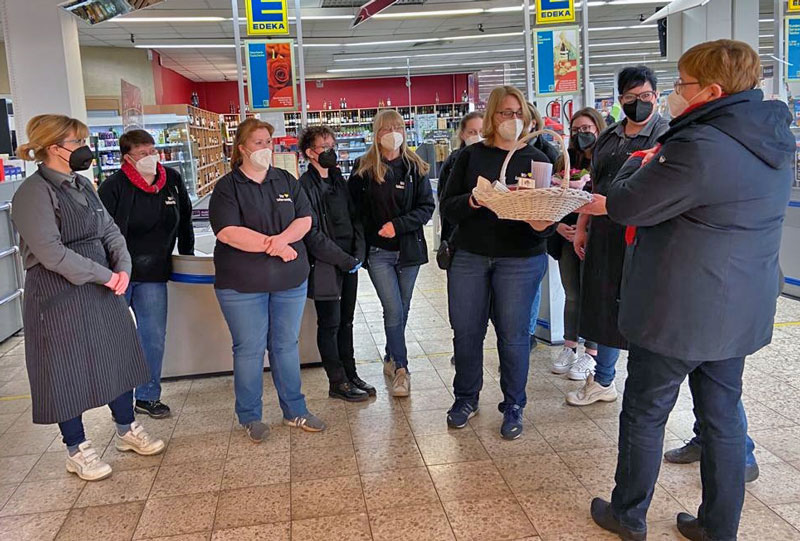 Sehnder Alltagsheldinnen erhalten Geschenke zum internationalen Frauentag