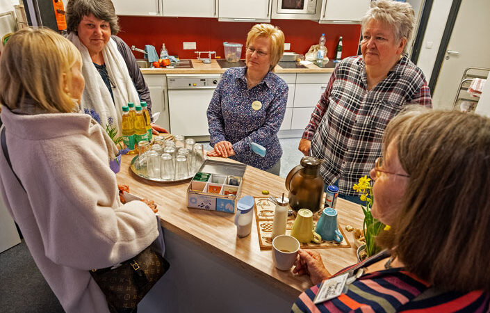 Doris Schröder-Köpf besucht blau-gelben Treffpunkt in Burgdorf