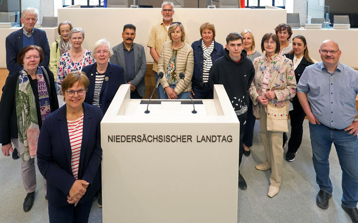 Sehnder Tafel-Ehrenamtliche besuchen Dr. Lesemann im Landtag