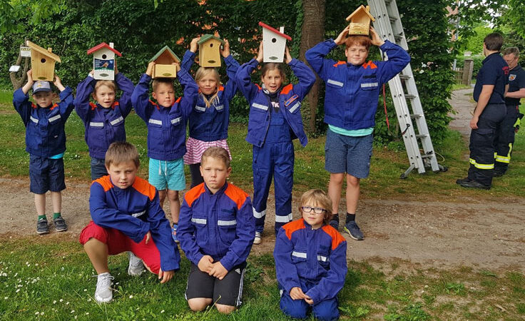 Jugendfeuerwehr Wassel bietet Nisthilfen für Vögel an