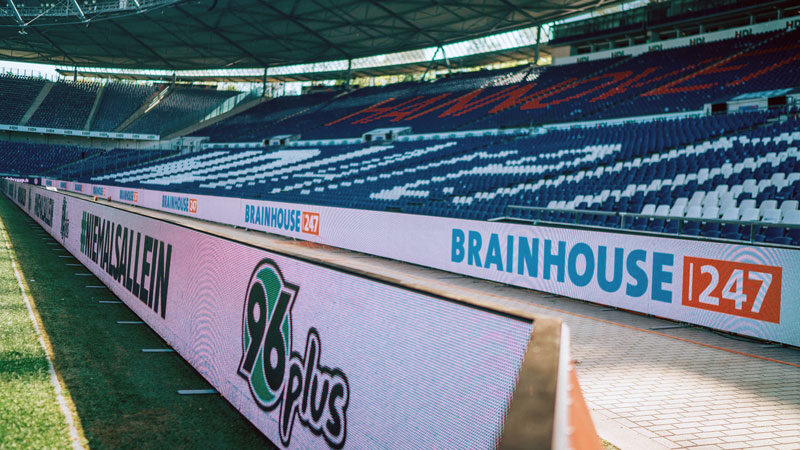  96 und declaro realisieren in Hannover die längste LED-Bande der Liga