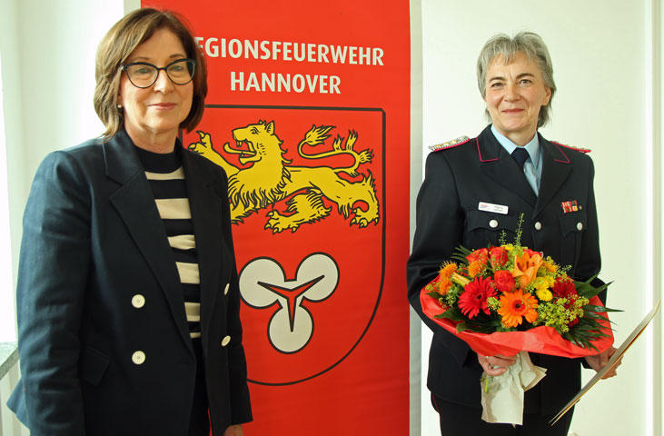 Regina Lehnert übergibt stellvertretende Brandschutzabschnittsleitung IV an Tobias Jacob