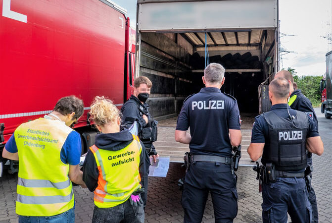 Kontrollaktion von Abfalltransporten: „Schwarze Schafe“ herausfiltern und Verfahren einleiten