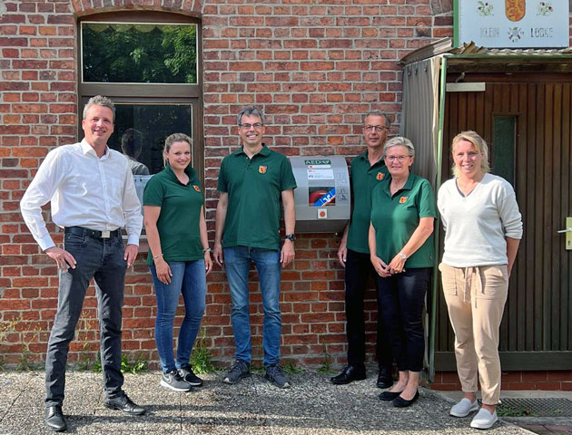 Schützenverein Klein Lobke erhält VRmobil-Defibrillator