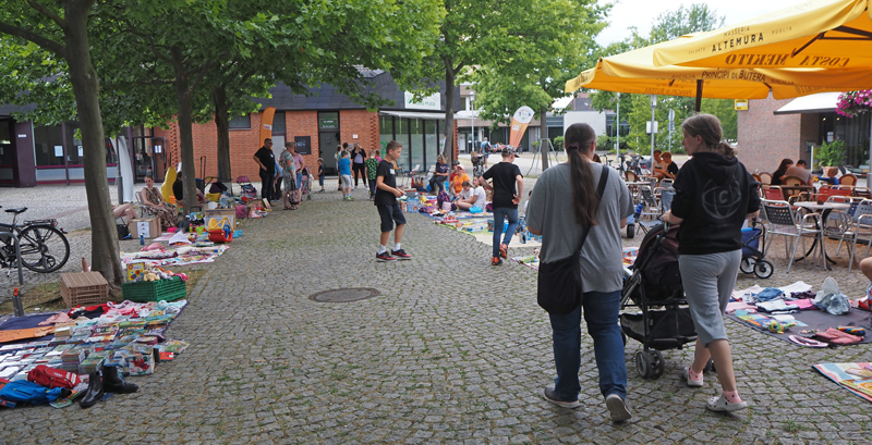 Ferienbeginn – und Deckenflohmarkt auf dem Sehnder Marktplatz