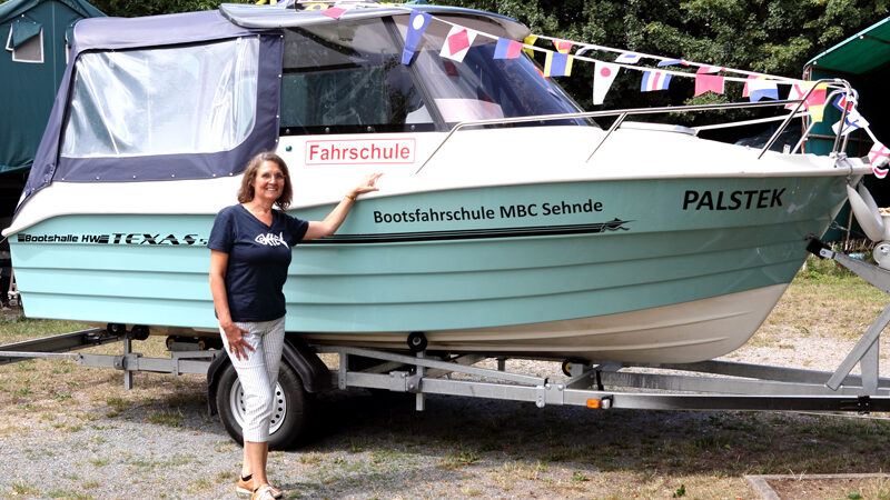 Sommerfest und Taufe des Fahrschulboots beim Sehnder Motorboot-Club