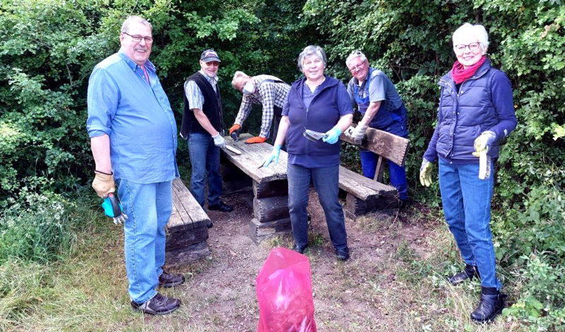 Stadtmarketingarbeitskreis „Stadt & Natur erleben“ beseitigen Vandalismusschäden und renoviert