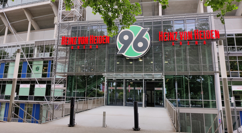 Ausbildungsmesse in der Heinz-von-Heiden Arena mit Regionspräsident Steffen Krach