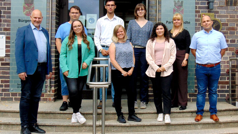 Nachwuchskräfte beginnen ihre Ausbildung im Lehrter Rathaus