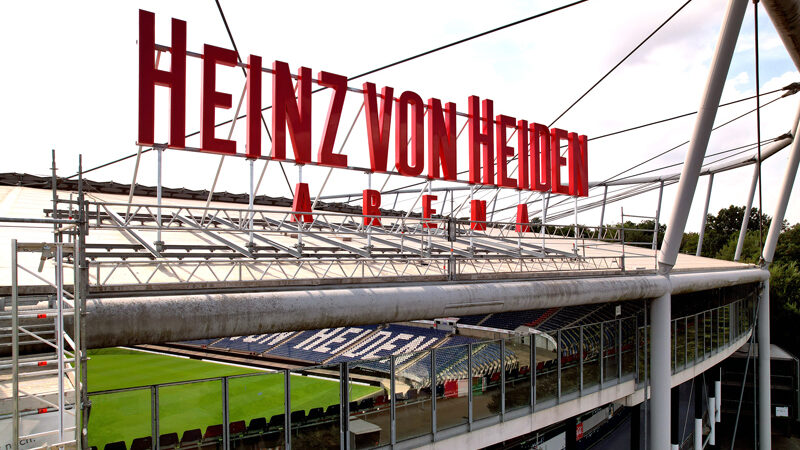 Dachschriftzüge installiert: Umbenennung der Heinz von Heiden Arena ist abgeschlossen
