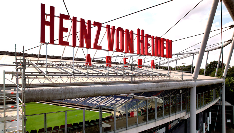 Dachschriftzüge installiert: Umbenennung der Heinz von Heiden Arena ist abgeschlossen