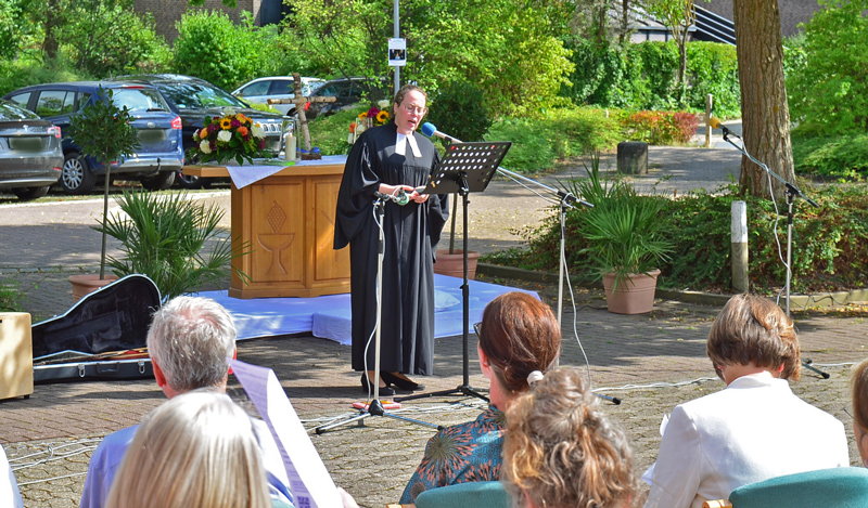 Kirchengesamtgemeinde verabschiedet Pastorin Dr. Richarda Schnelle