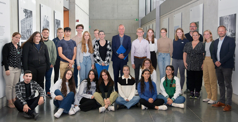 Deutsche und israelische Schüler zu Besuch im Deutschen Bundestag