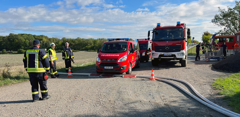 Sehnder Feuerwehren üben in Müllingen die Wasserförderung