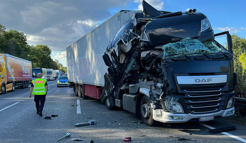 LKW-Unfall auf der A 2 bei Lehrte