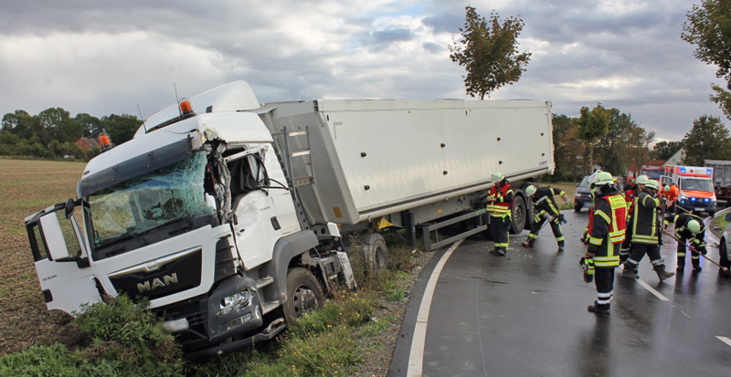 Verkehrsunfall mit zwei Lastzügen in Ohlum glimpflich ausgegangen