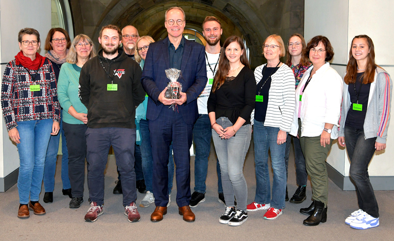 Alte Freunde zu Besuch: CVJM Laatzen besucht Miersch im Bundestag