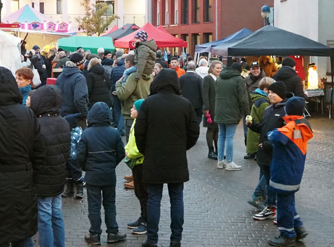 Martinimarkt in Bolzum trotzt Wetterunbilden