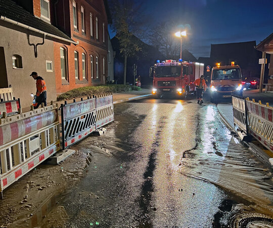 Trinkwasserleitung in Höver bei Glasfaserarbeiten angebohrt