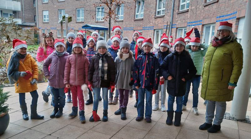 Astrid-Lindgren-Grundschule Sehnde singt zu Nikolaus