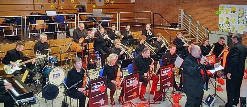 Swingin‘ Christmas in Ilten: Big Band begeistert das Publikum