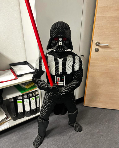 Polizei „schnappt“ Darth Vader: verschwundenes Lego-Ausstellungsstück im Internet angeboten