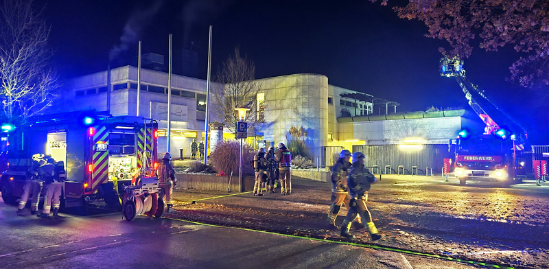 Kellerbrand und sieben Gerettete: Feuerwehr Lehrte trainiert den Ernstfall