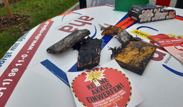„Keine Akkus einwerfen“ – aha warnt vor falscher Batterieentsorgung nach Weihnachten