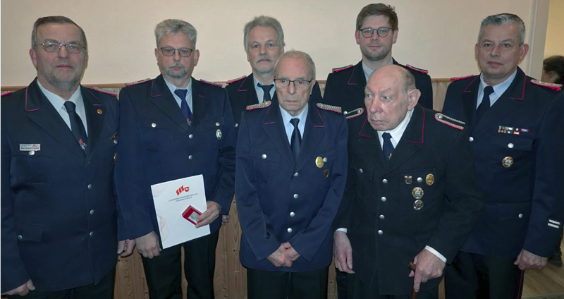 Voller Saal bei der Feuerwehr Klein Lobke