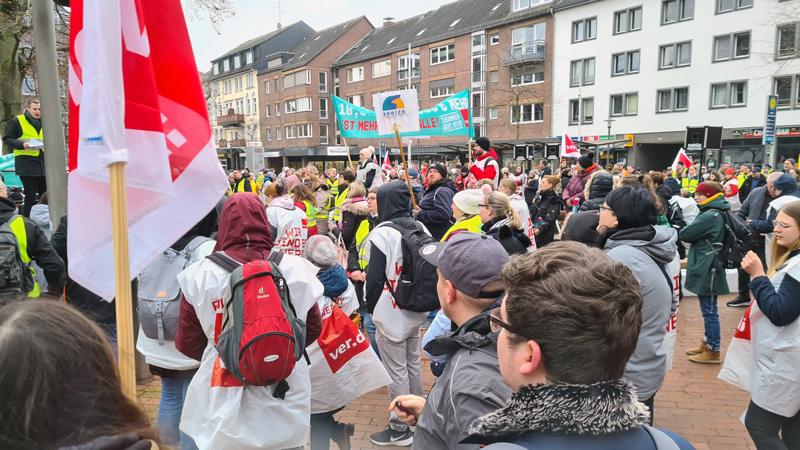 Streik und Streikkundgebung von ver.di in Lehrte