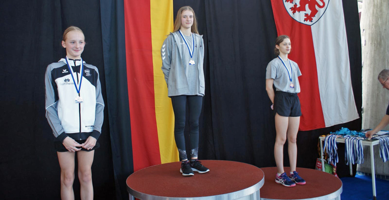 Zwei Rennen, zwei Rekorde, vier Titel, sechs Medaillen: Tekla Kaminska ist Spitze