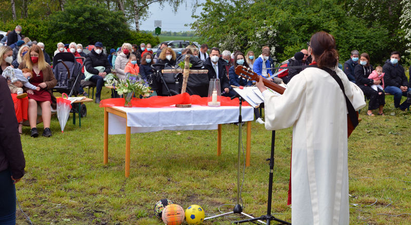 Kirche für Kinder und Familien in Sehnde, mit Taufangebot am Gretenberger Teich