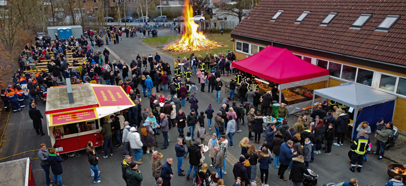 Osterfeuer in Sehnde am Borsigring – Osterei für die Feuerwehr